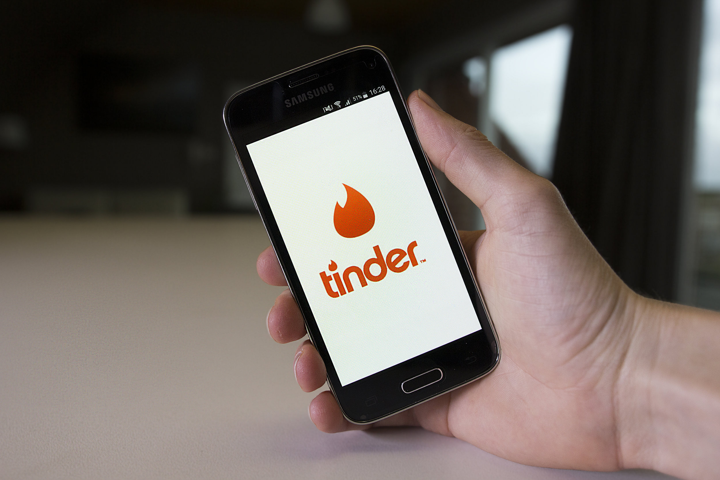 Tinder blocks rude men from popular dating app