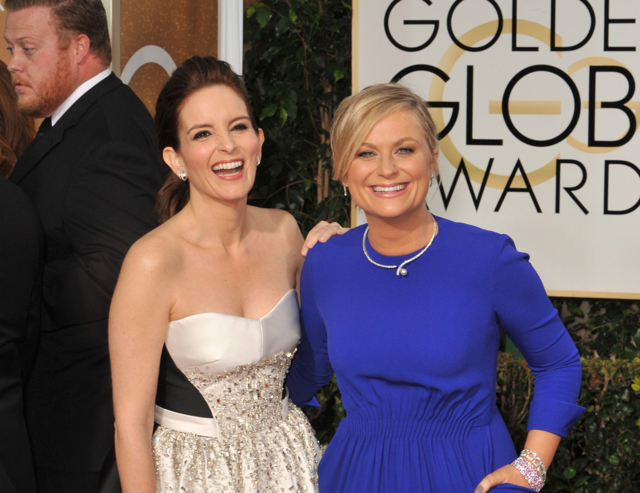 Clinton signs executive order: Amy Poehler and Tina Fey to host “everything” 