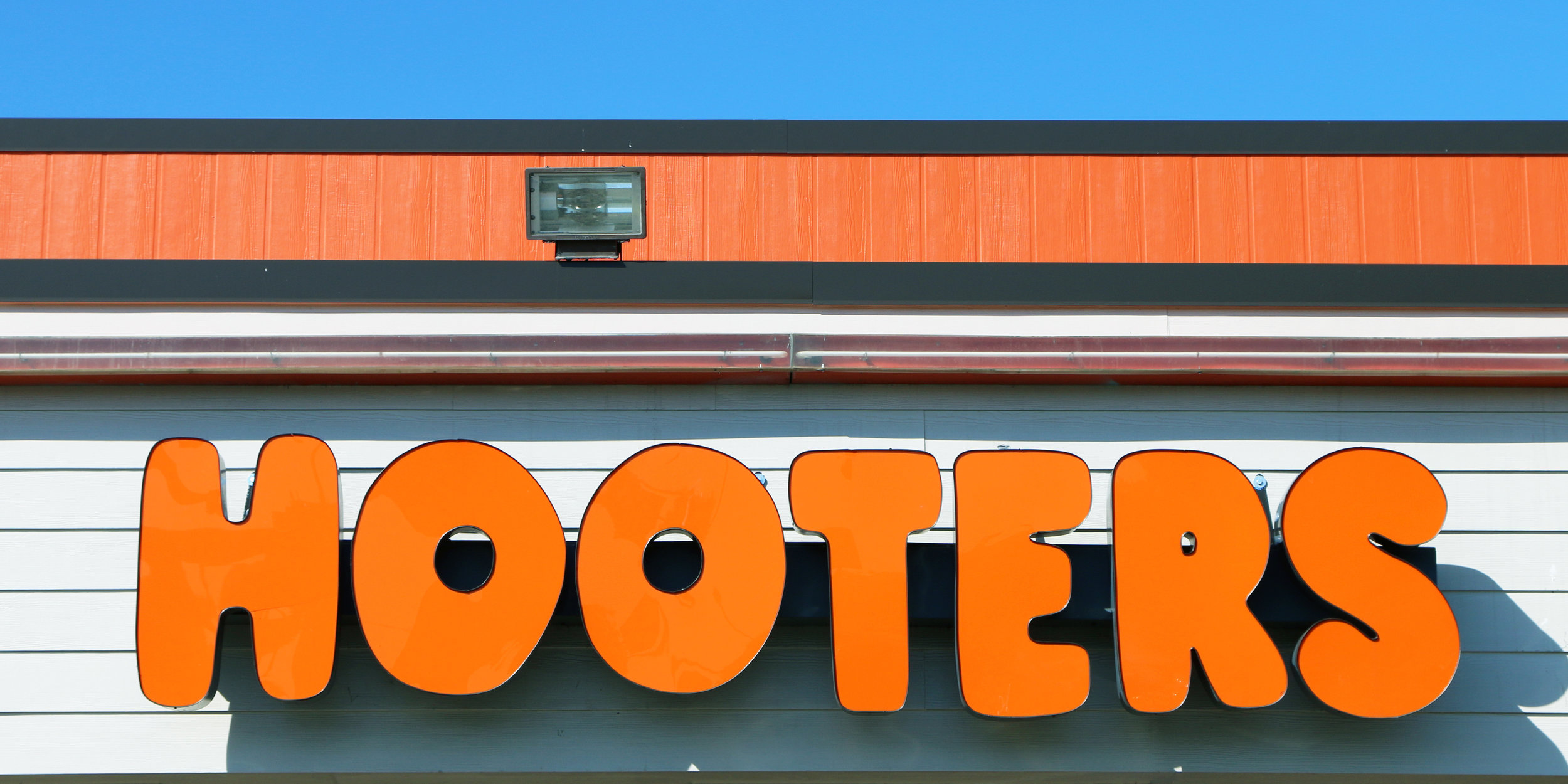 Hooters shuts down, saying "not enough misogynist customers” 