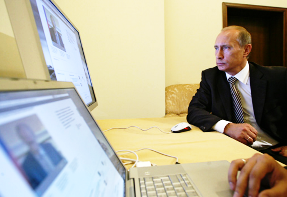 In Tweet, Trump thanks Putin for "generous gift" of Samsung televisions