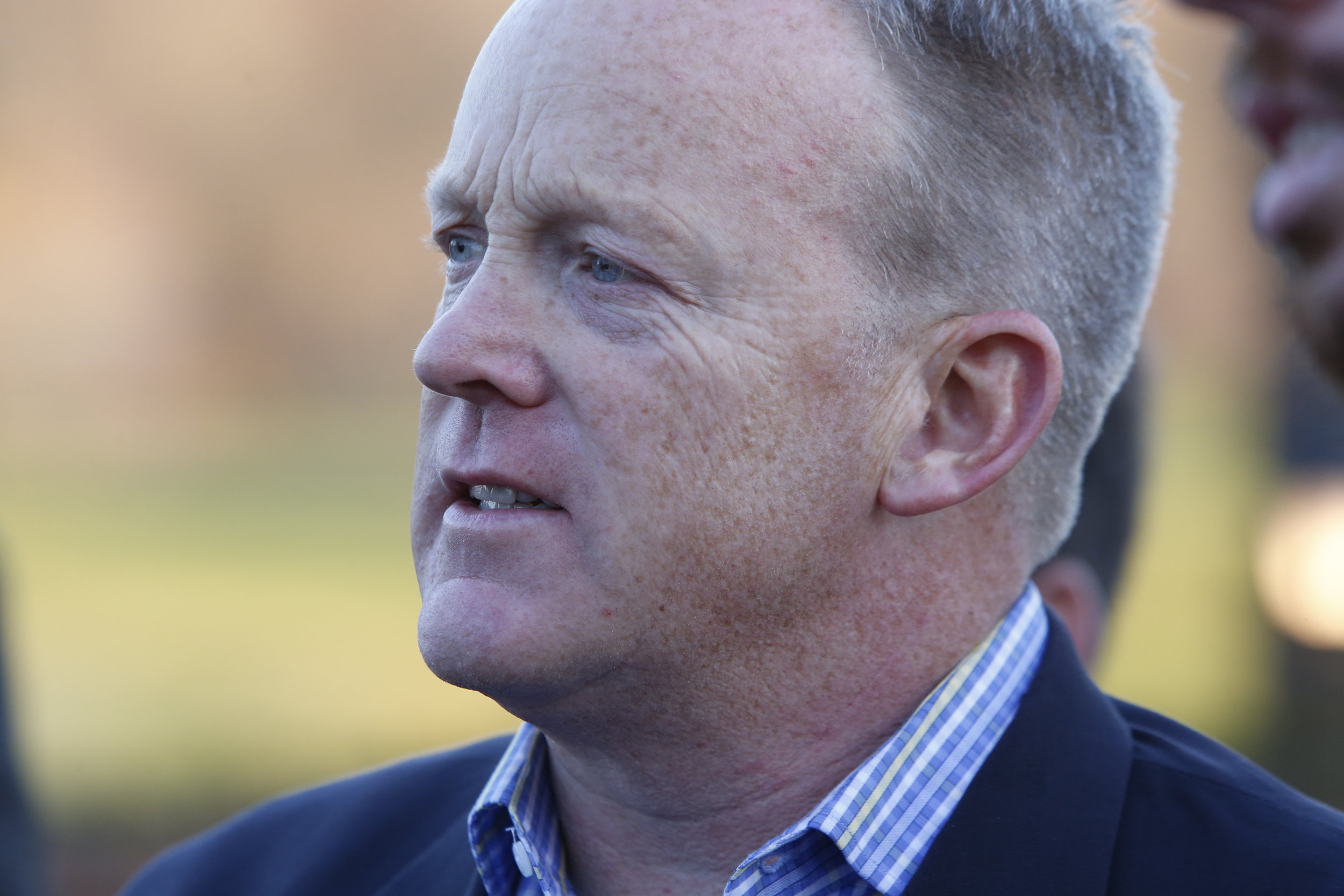 Republican strategist Sean Spicer auditions to be Walking Dead extra