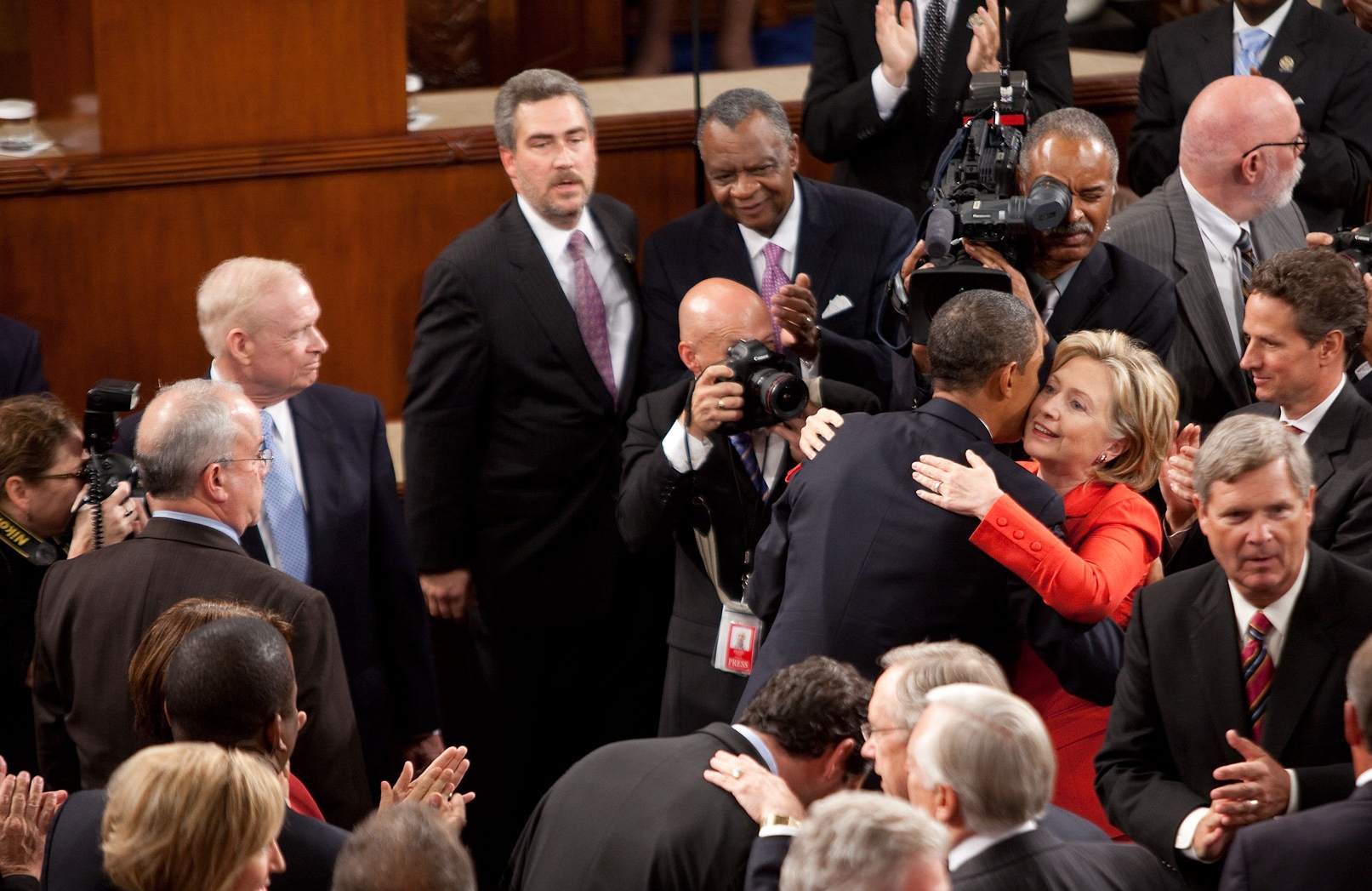 Clinton thanks Obama "for making America great again" in first address to Congress