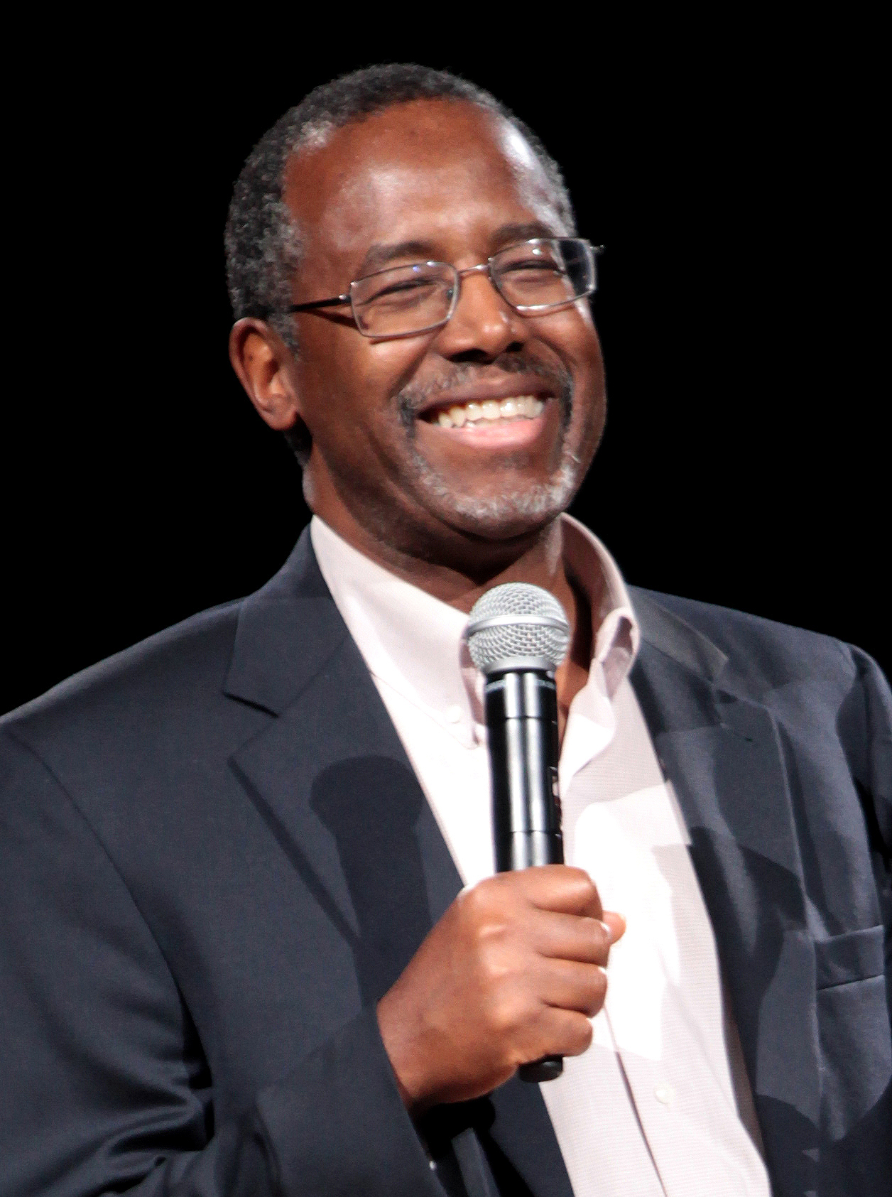 Carson defends ideal Republican immigration policy as tough on Muslims, flexible about slaves