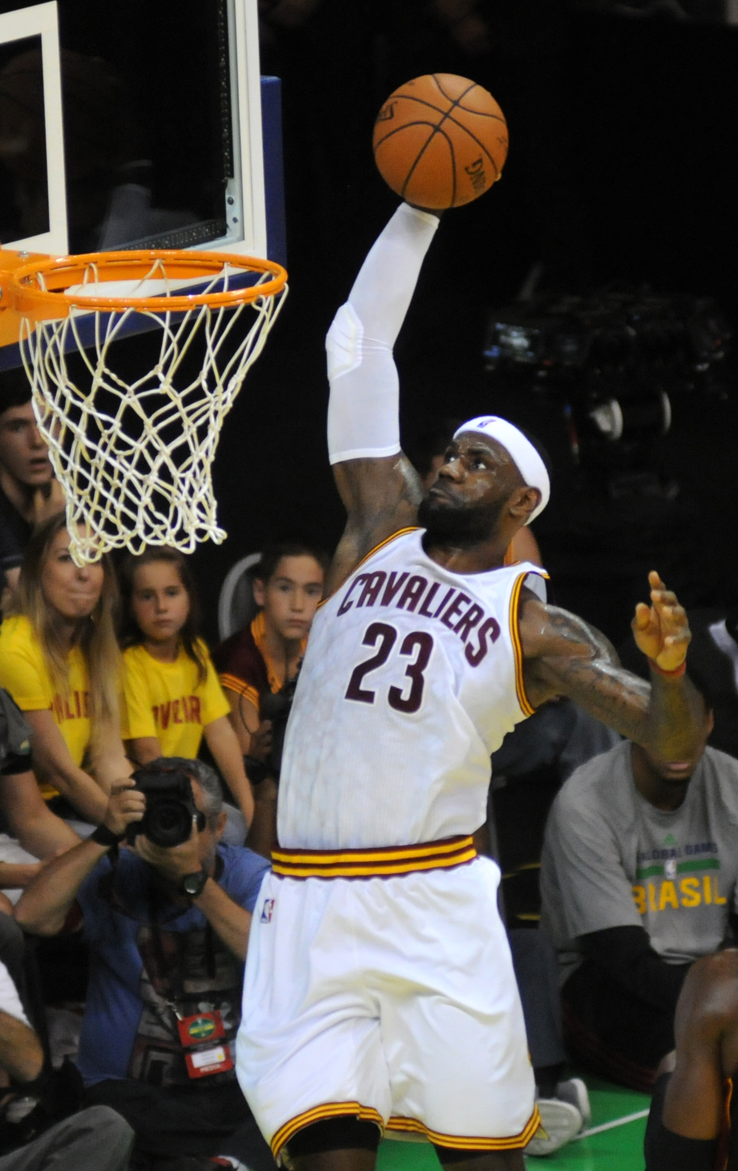 LeBron James leads Cavaliers to stunning victory over Warriors in N.B.A. Finals