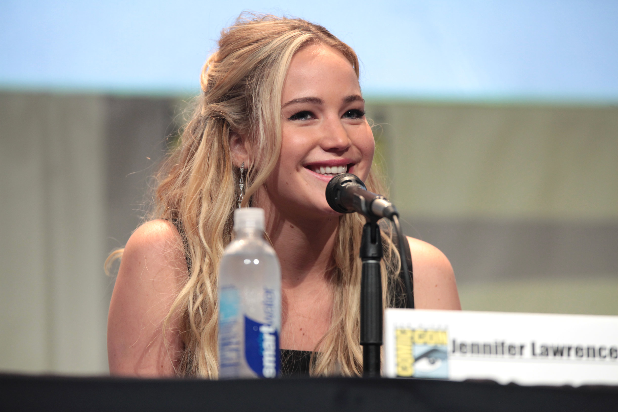 Jennifer Lawrence finds age-appropriate boyfriend